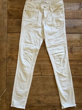 Frame Denim White Skinny Jeans with Gold Button